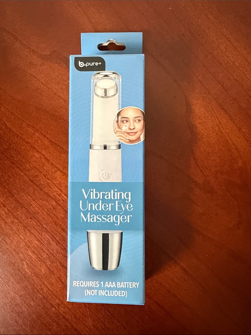 White Vibrating Under Eye Massager - White